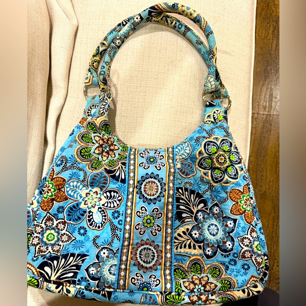 Vera. Bradley Bali blue retired, Hobo bag with matching wristlet.